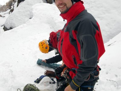 Happyho trochu nejistý výraz.