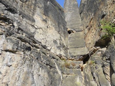 Schrammsteinnadel, jehla. Levým sokolem na polici Velkého rajbuňku