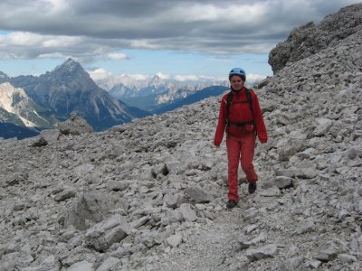 Kosmonaut v měsíšní krajině