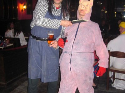 Řezník zapichuje své prase