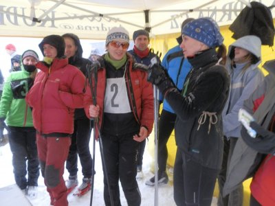 Nervozita ve startovním stánku Kudrna stoupá