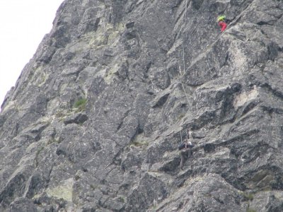 Verča s Kristýnou v zádech