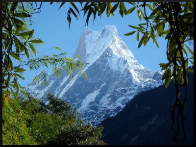 Machapuchare - Fish Tail, 6.993 m, lezení na tento vrchol je zakázáno, hora představuje pro Nepálce božstvo