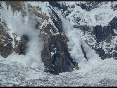 Lavina v jižní stěně Annapurny