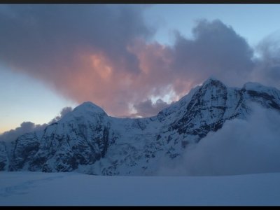 Hiunchuli a Annapurna South z místa našeho C1 - 5.550 m