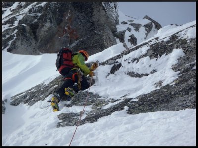 Ondra v lezecké pasáži pod vrcholem