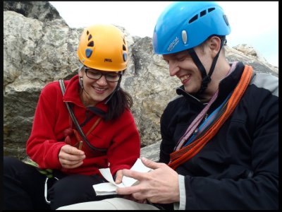 První zápis do vrcholové knihy na písku - Vrchol Střední věže