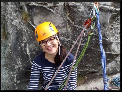 Zuzka na štandu dobírá Milana