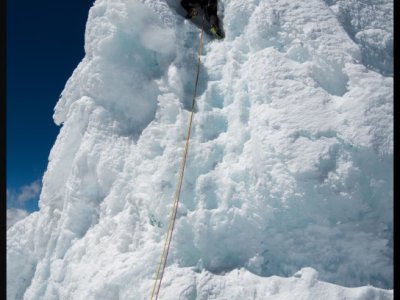 ..a ještě pár metrů na ledovou věžičku - nejvyšší bod 5.947 m