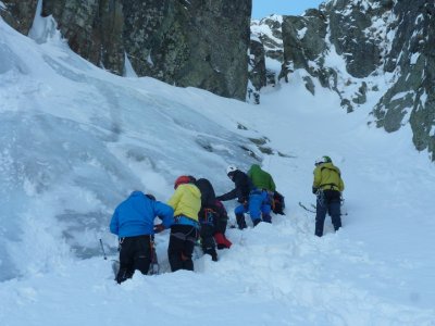 Horoškola testuje šrouby (sponzorováno firmou Proizvedenie titanovych skrutók góroda Čeljabinsk)