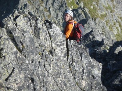 Ondra jistí soustředěně a se zpěvem!