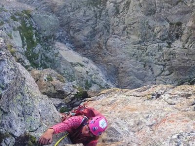 Evička statečně bojuje v Éperon nord-ouest na Cayre Barel