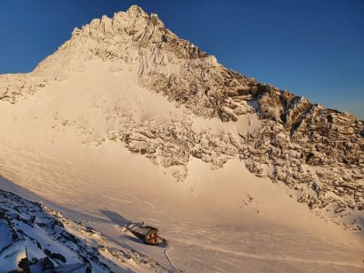 Dolinka, chata a Český štít