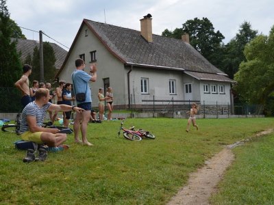 Třetí Eliška Žižkovská si to dala bosá