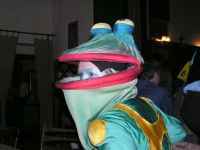 žabák kouká a hledá prase