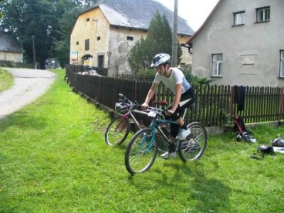 Jako druhá žena v pořadí se do kolové části pouštěla Ema