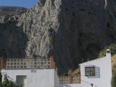 nad okýnkem je slavná Poema de Roca