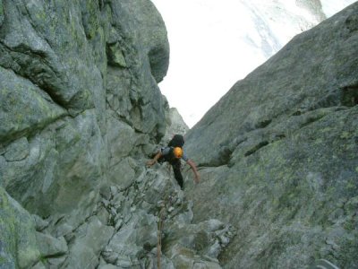 Krásný kompaktní komín (asi 200 m nad ledovcem)