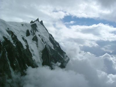 A na štítu hor, kde bílý je led, tam plápolá pochodeň věčná jak svět