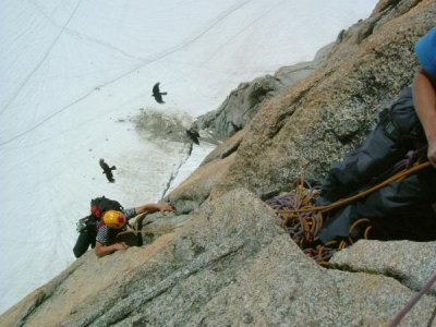 Tak lezeme výš a ani krok zpět, ač kolena únavou začla se chvět