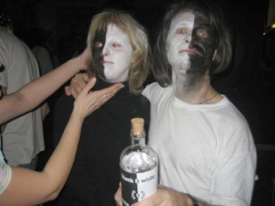 Ochunejte Black and White