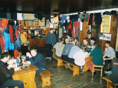 v chatě se sušilo a bavilo